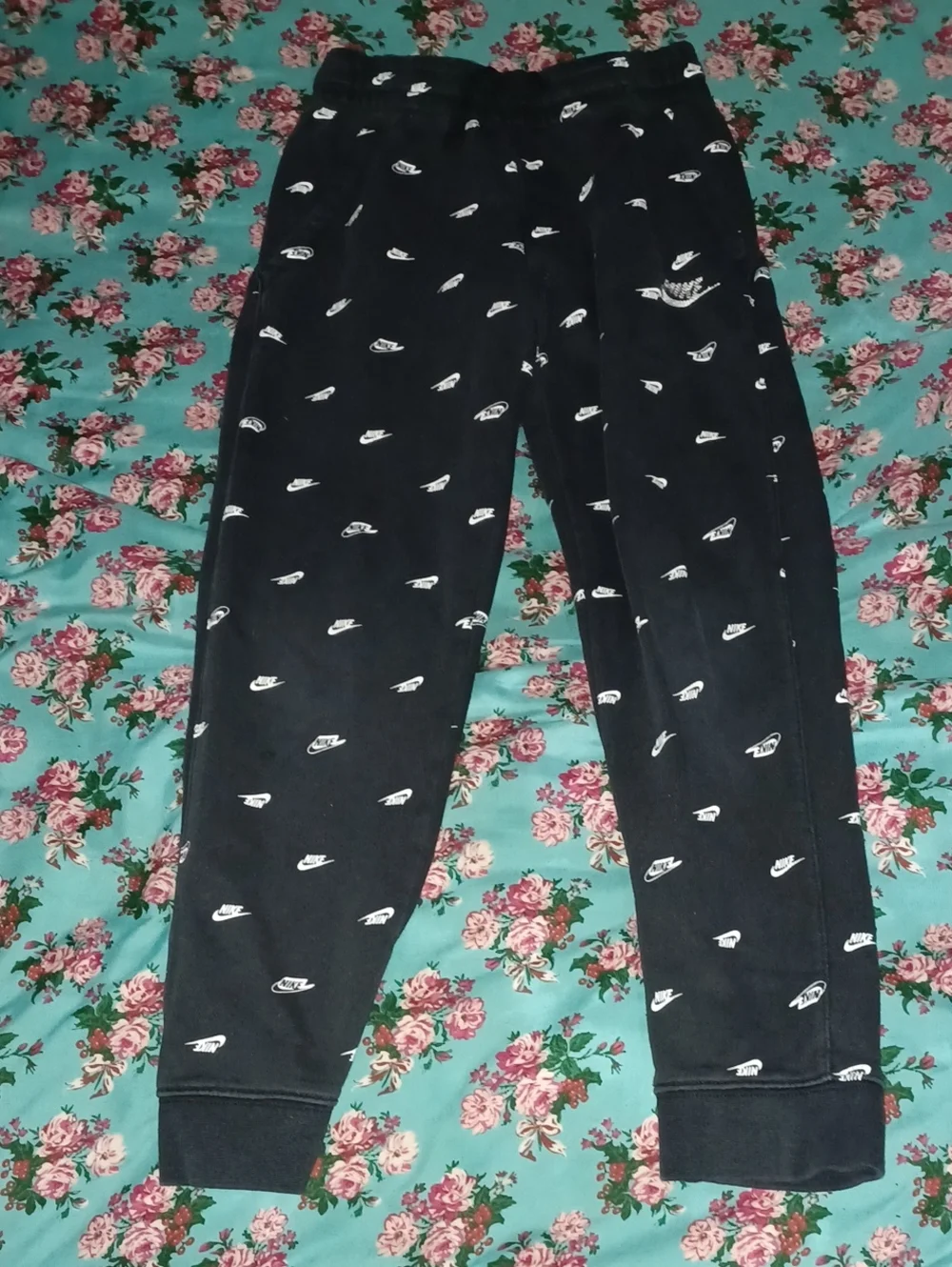 Nike All Over Logo Joggers Sweatpants For Boys Size Small